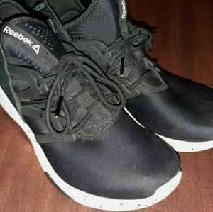Reebok hayasu size 9